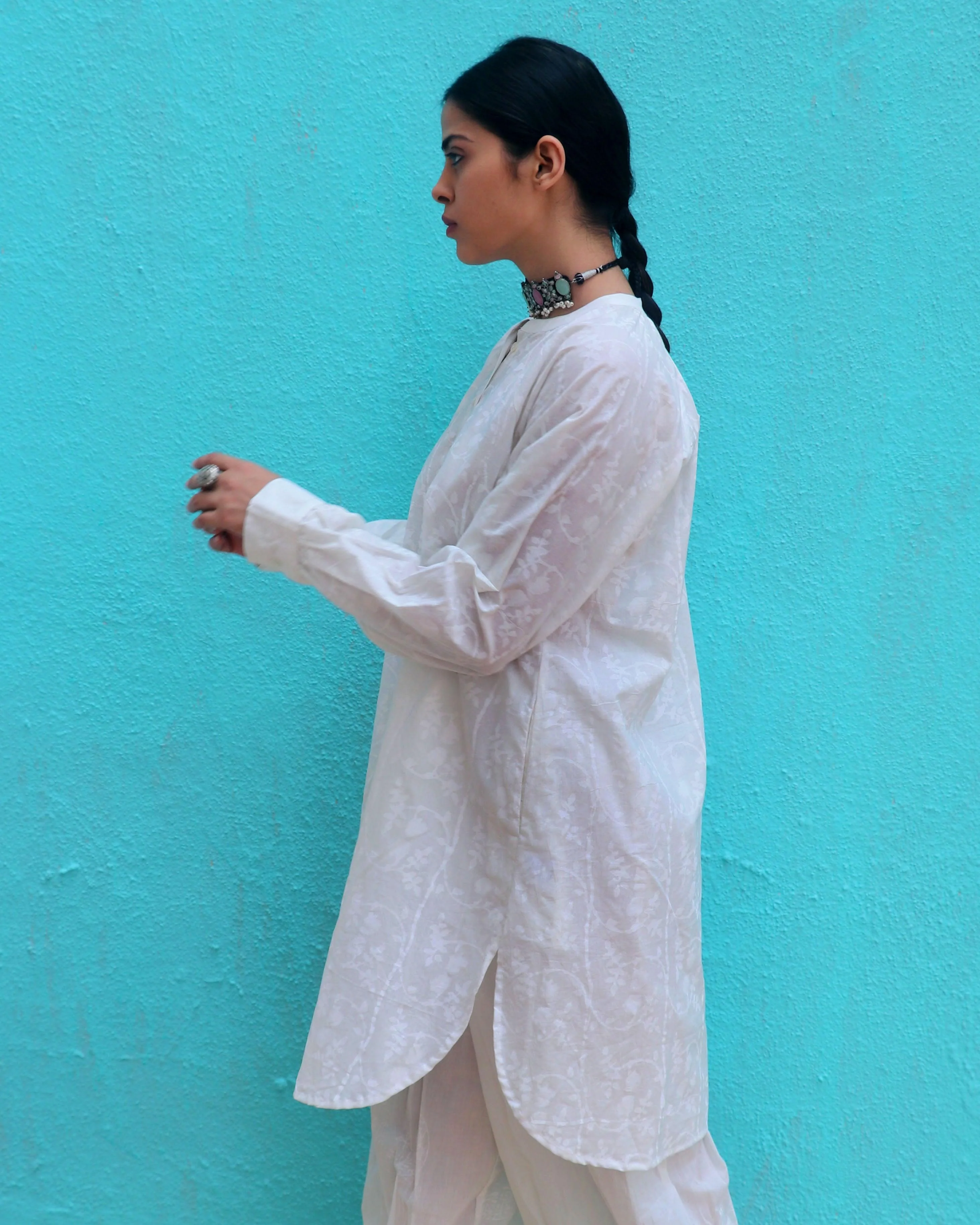 Adaag Cotton Kurta - Safed - Image 6