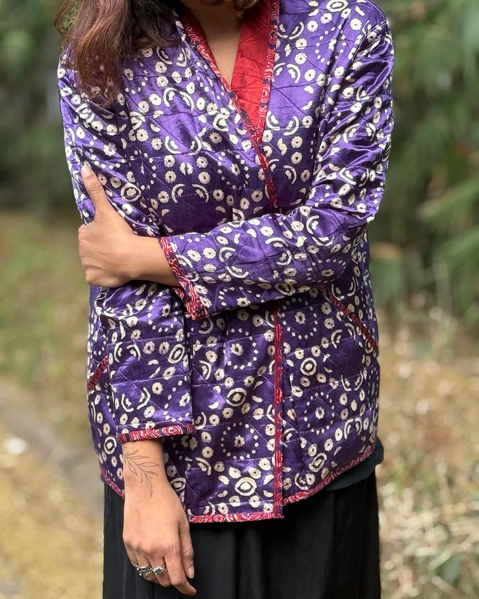 Ambernest Mashru Silk Reversible Quilted Jacket - Image 25
