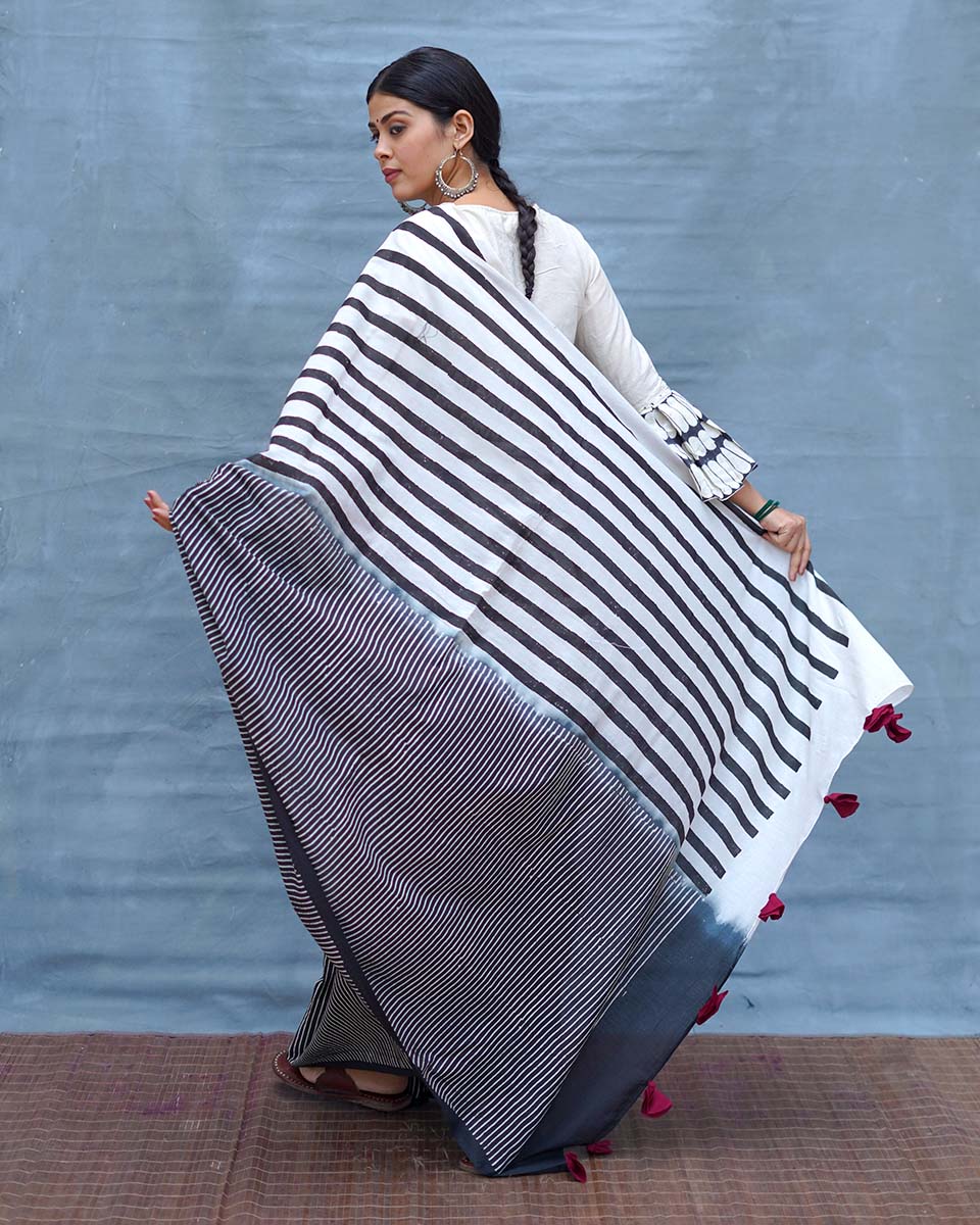 Black or White Handblock Print Cotton Saree - MIS - Image 4