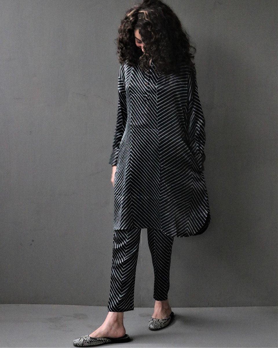 Black Stripe Handprinted Mashru Silk Kurta Set Of 2 - Image 4