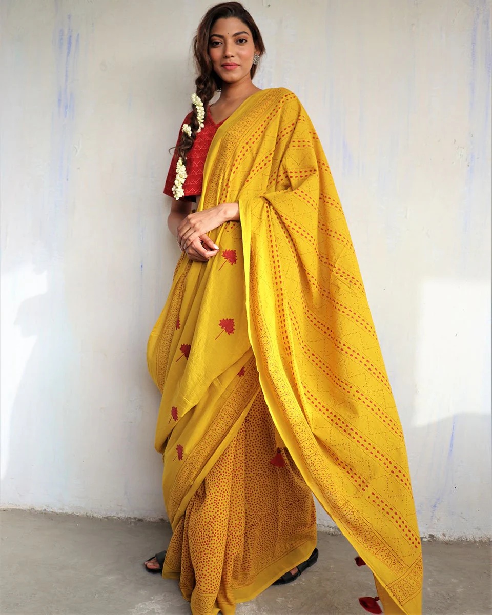 Yellow Blockprinted Cotton Mul Saree - God - Image 3