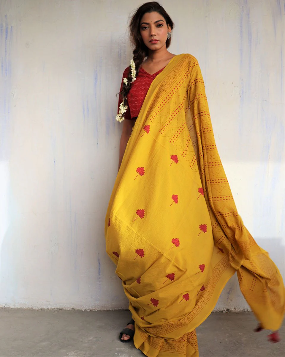 Yellow Blockprinted Cotton Mul Saree - God - Image 4