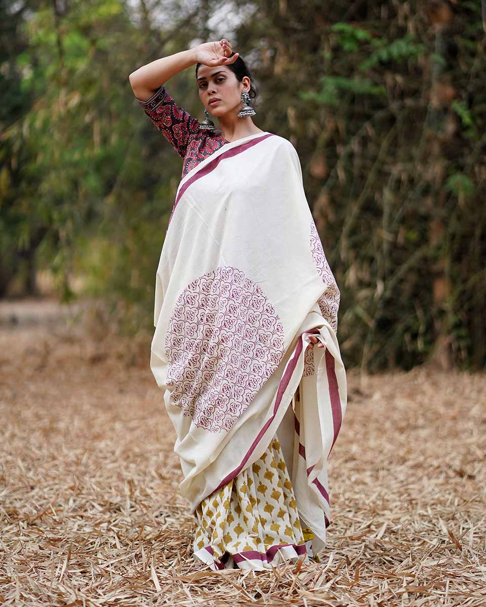 Dil-Navaaz Ivory Block Printed Cotton Saree - WW - Image 4