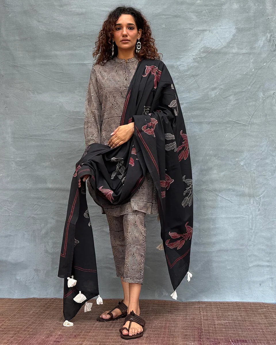 Drifting Through Dawn Blockprinted Cotton Dupatta - Image 12