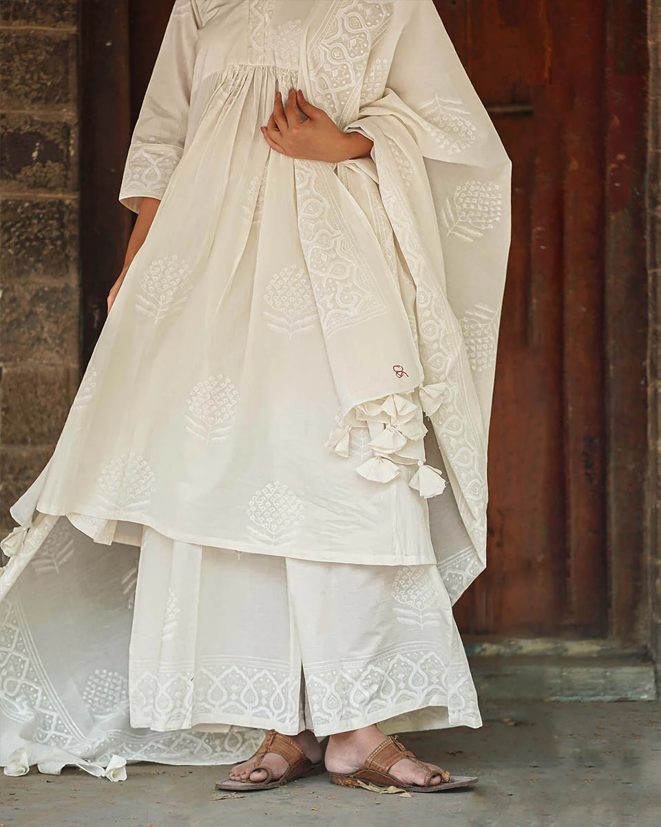 Feather Tide Ivory Block Printed Dupatta - SFD - Image 5