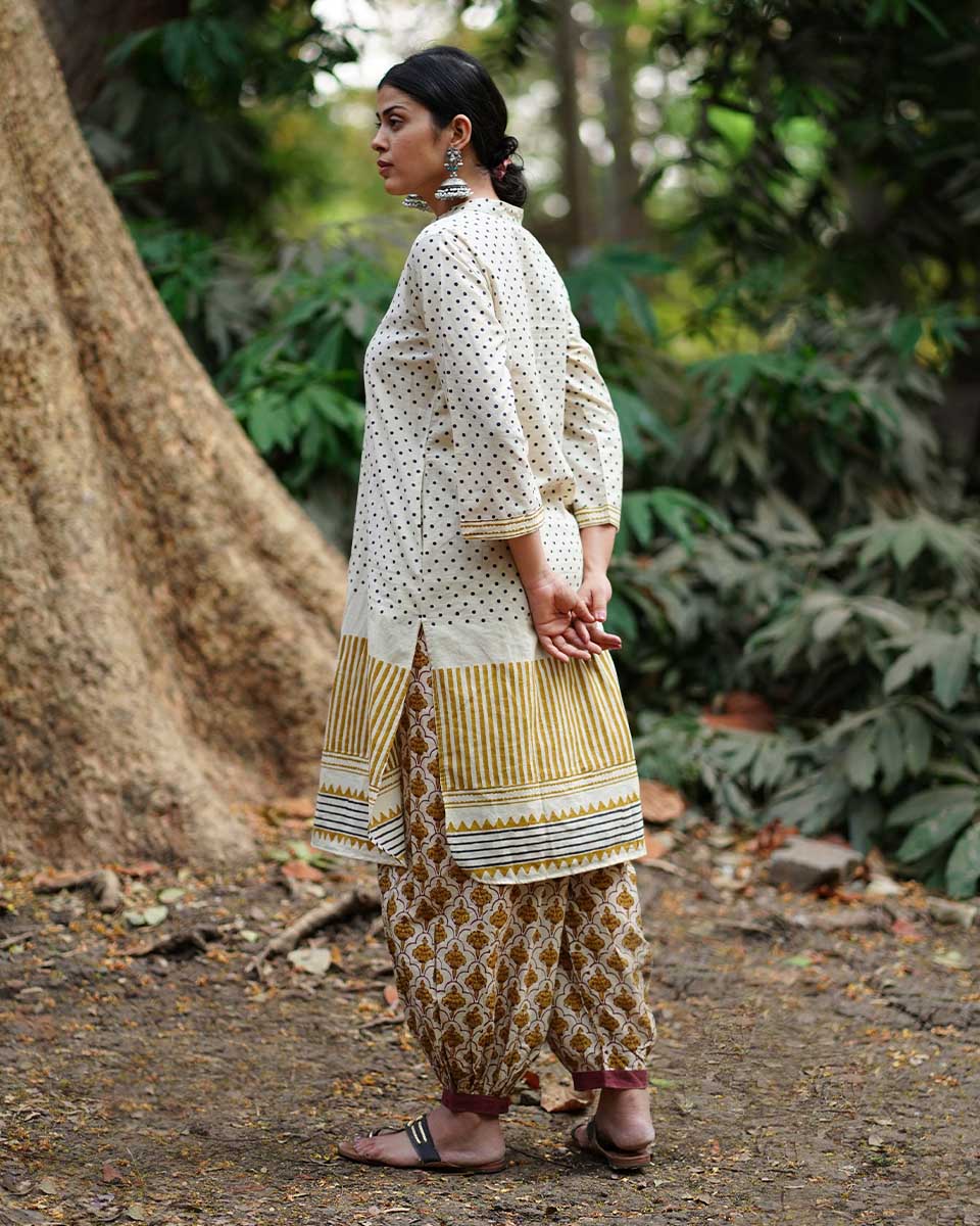 Gulabi Shaam Tu Ivory Block Printed Cotton Kurti - WW - Image 5