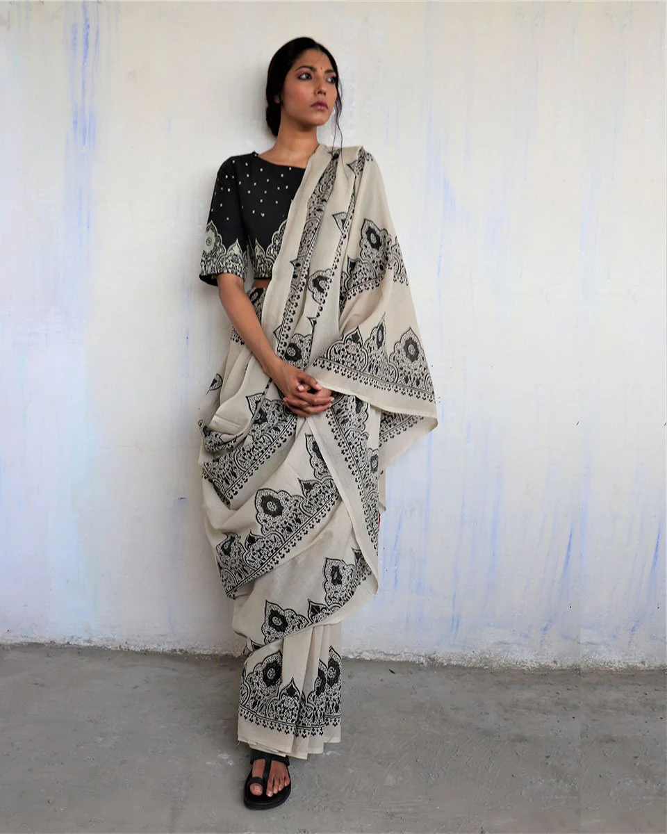 Ivory Black Block Printed Cotton Mul Saree - God - Image 6