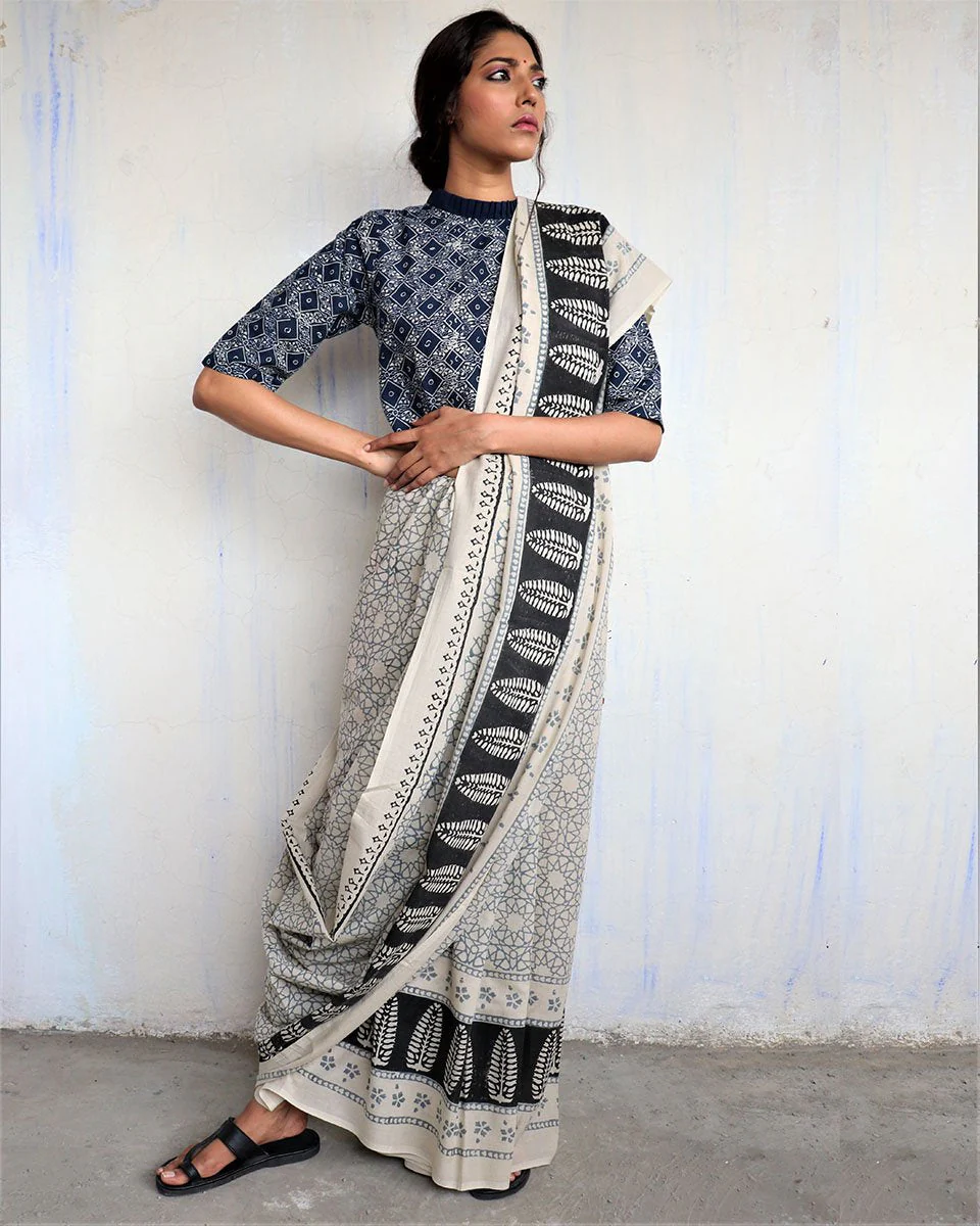 Ivory Black Border Block Printed Cotton Mul Saree - God - Image 4