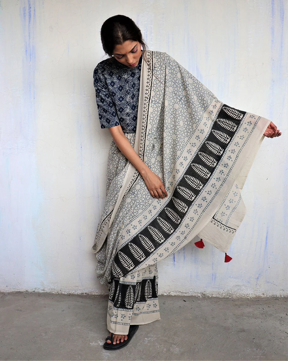 Ivory Black Border Block Printed Cotton Mul Saree - God - Image 7