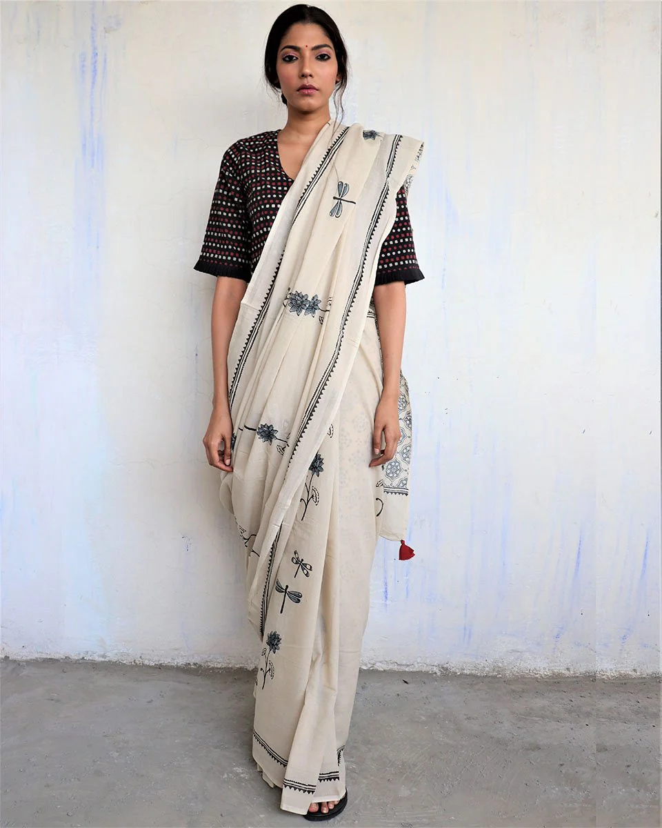 Ivory Black Dragonfly Block Printed Cotton Mul Saree -God - Image 5