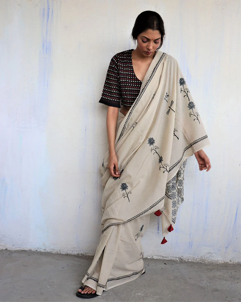 Ivory Black Dragonfly Block Printed Cotton Mul Saree -God - Image 8