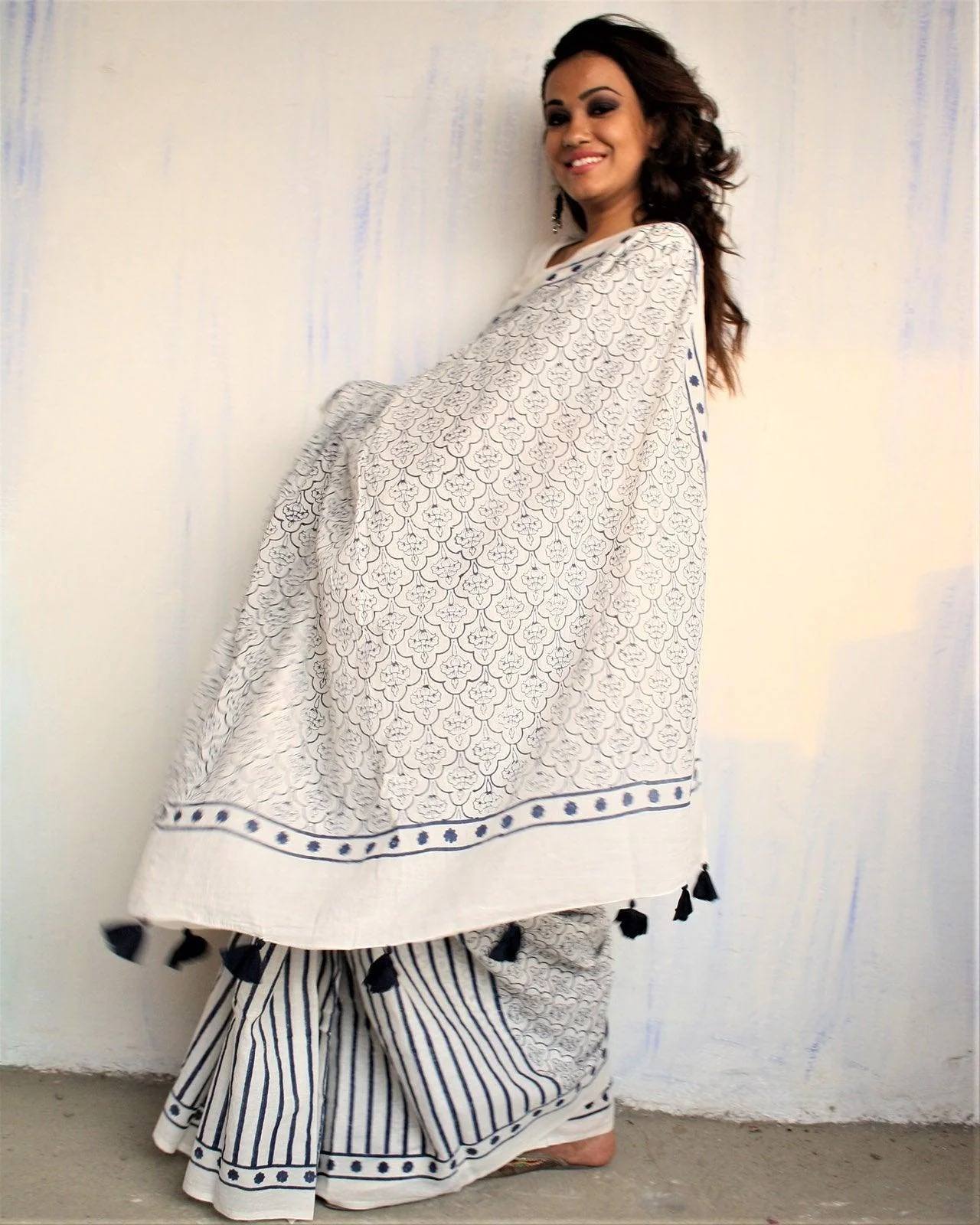 Ivory Blue Block Printed Cotton Mul Saree - Image 5