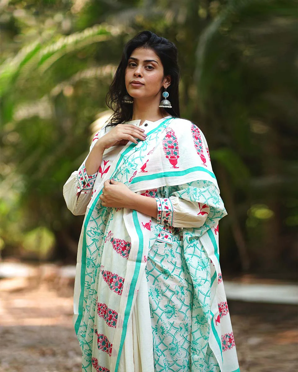 Jasmine's Joy Ivory Block Printed Saree - MMG - Image 4