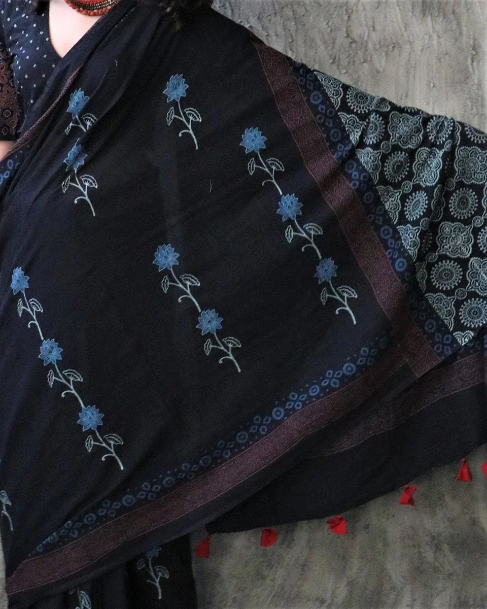 Oriana Handblockprinted Cotton Saree - Kohl - Image 7