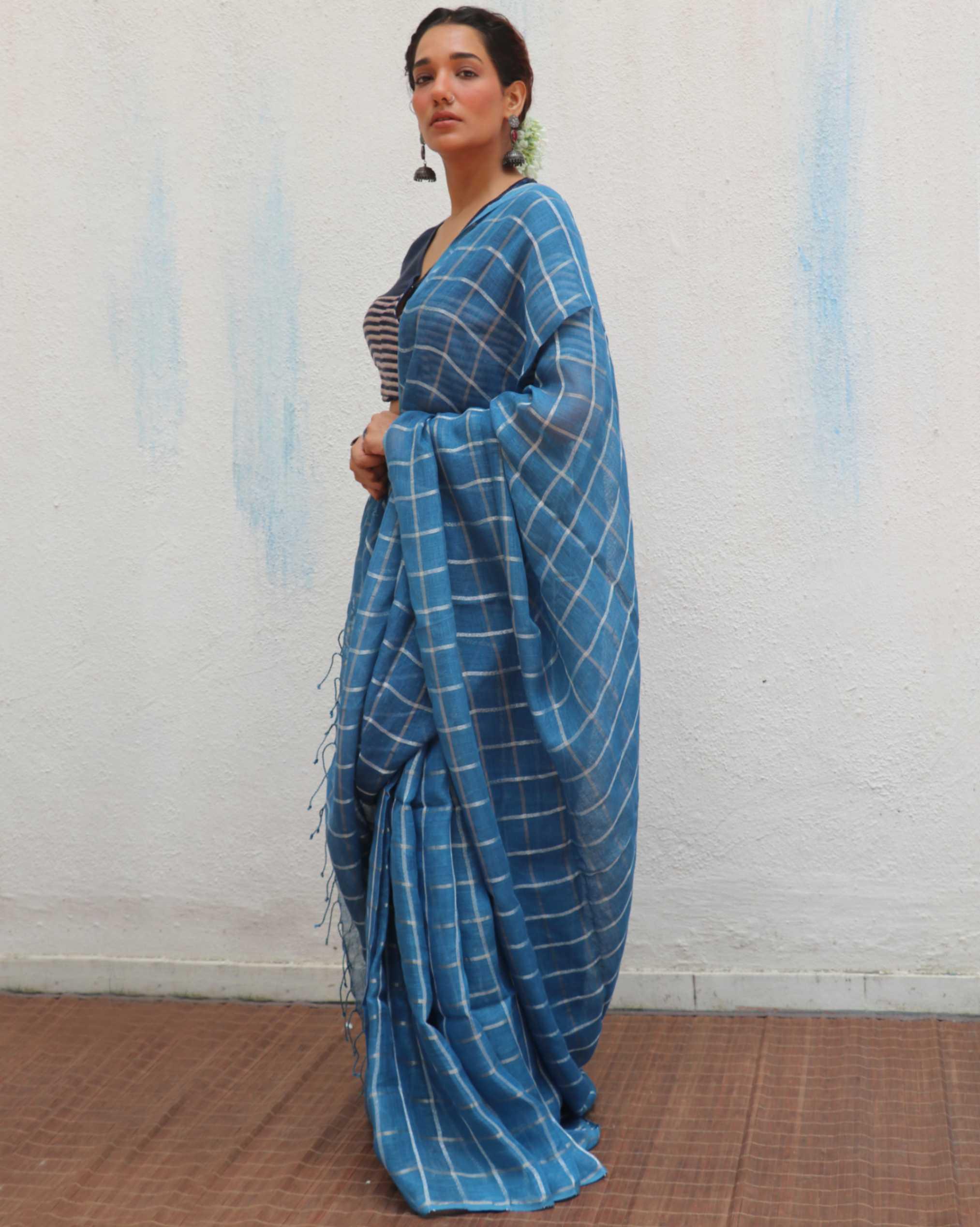 Meen Blue Handwoven Linen Zari Saree - Jheel - Image 4