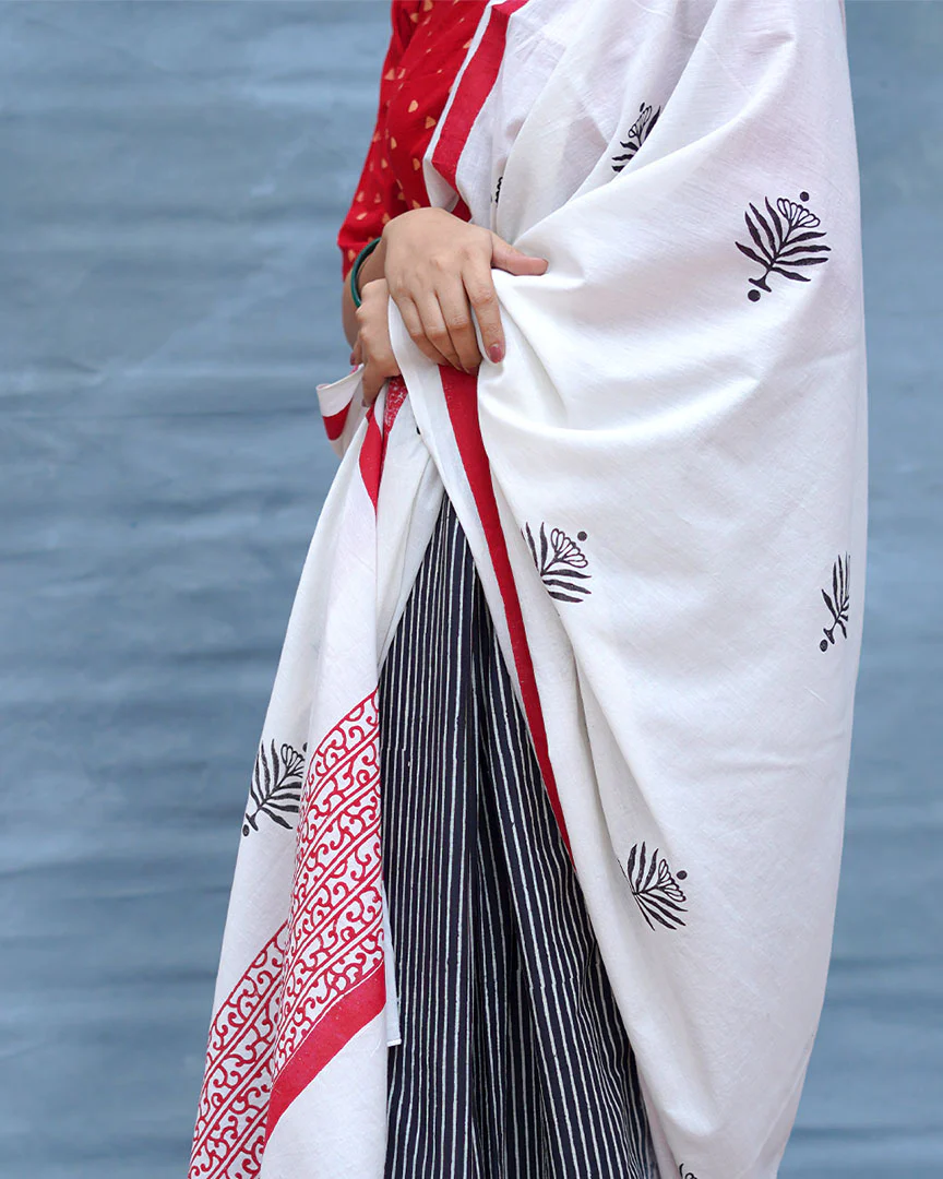 Moon & Mist Black & White Handblock Print Cotton Saree - MIS - Image 4