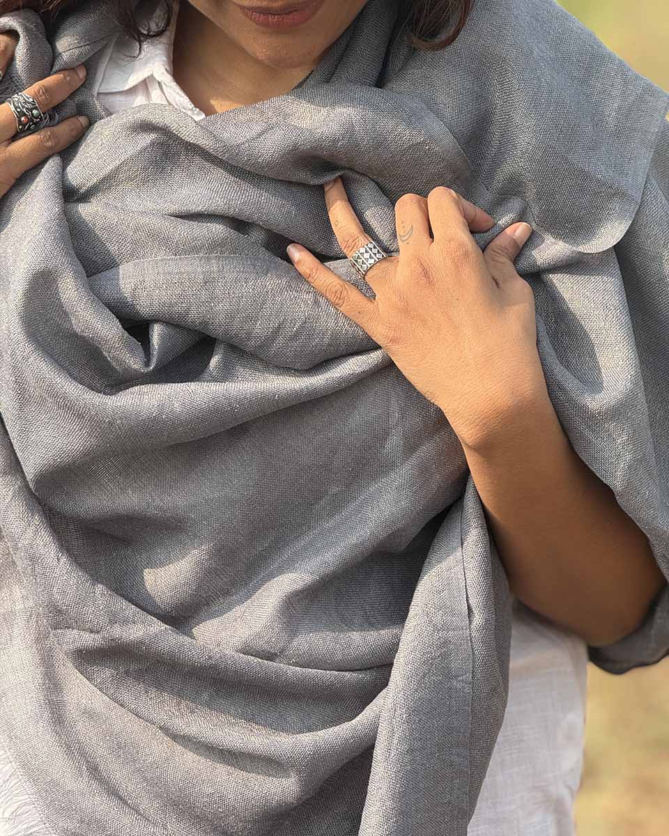 Morning Mist Pure Wool Zari Shawl - Image 3