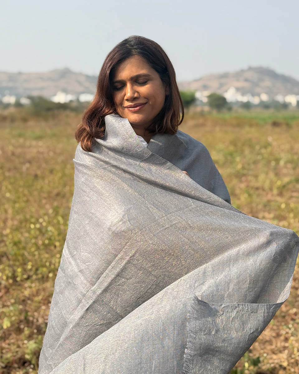 Morning Mist Pure Wool Zari Shawl - Image 4