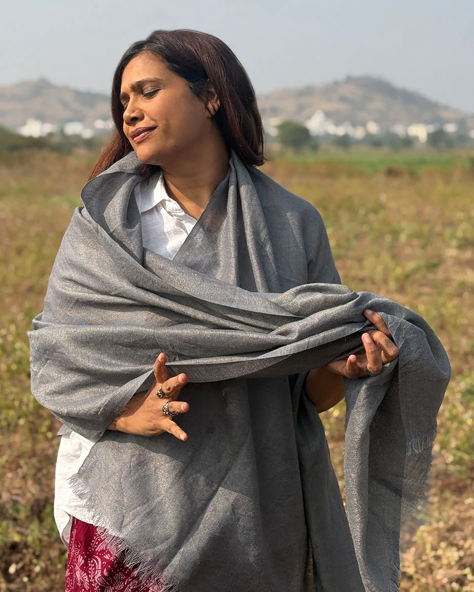 Morning Mist Pure Wool Zari Shawl - Image 5