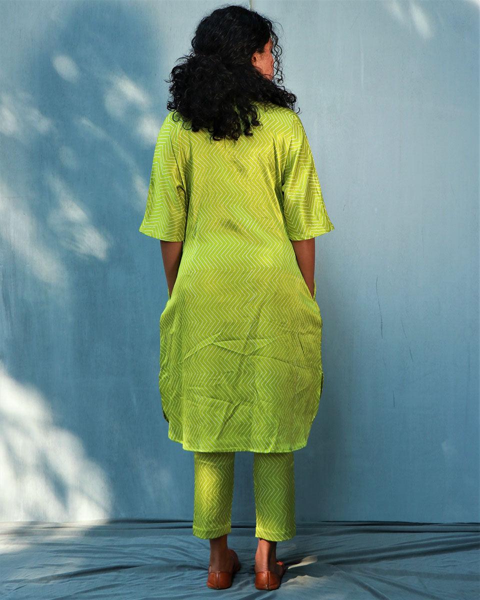 Parveen Mashru Silk Kurta (Set Of 2) -Saahiba - Image 4