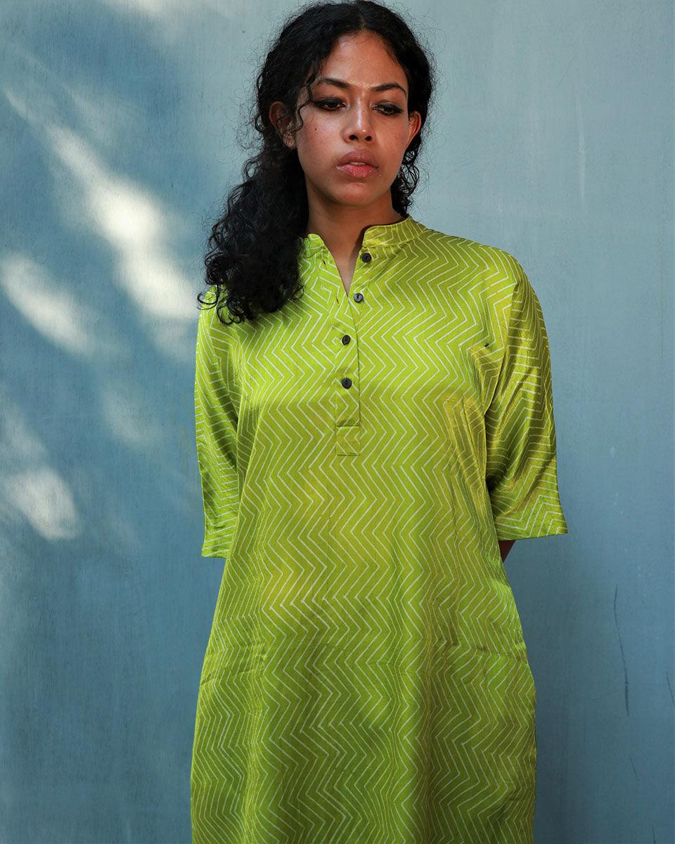 Parveen Mashru Silk Kurta (Set Of 2) -Saahiba - Image 5