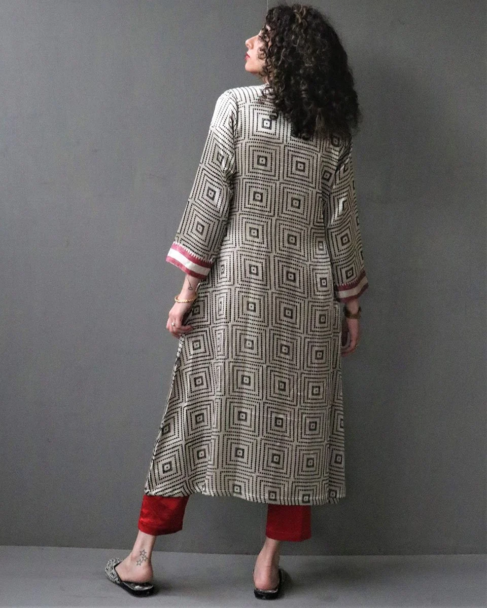 Saanjh Handprinted Mashru Silk Kurta Set - Image 4