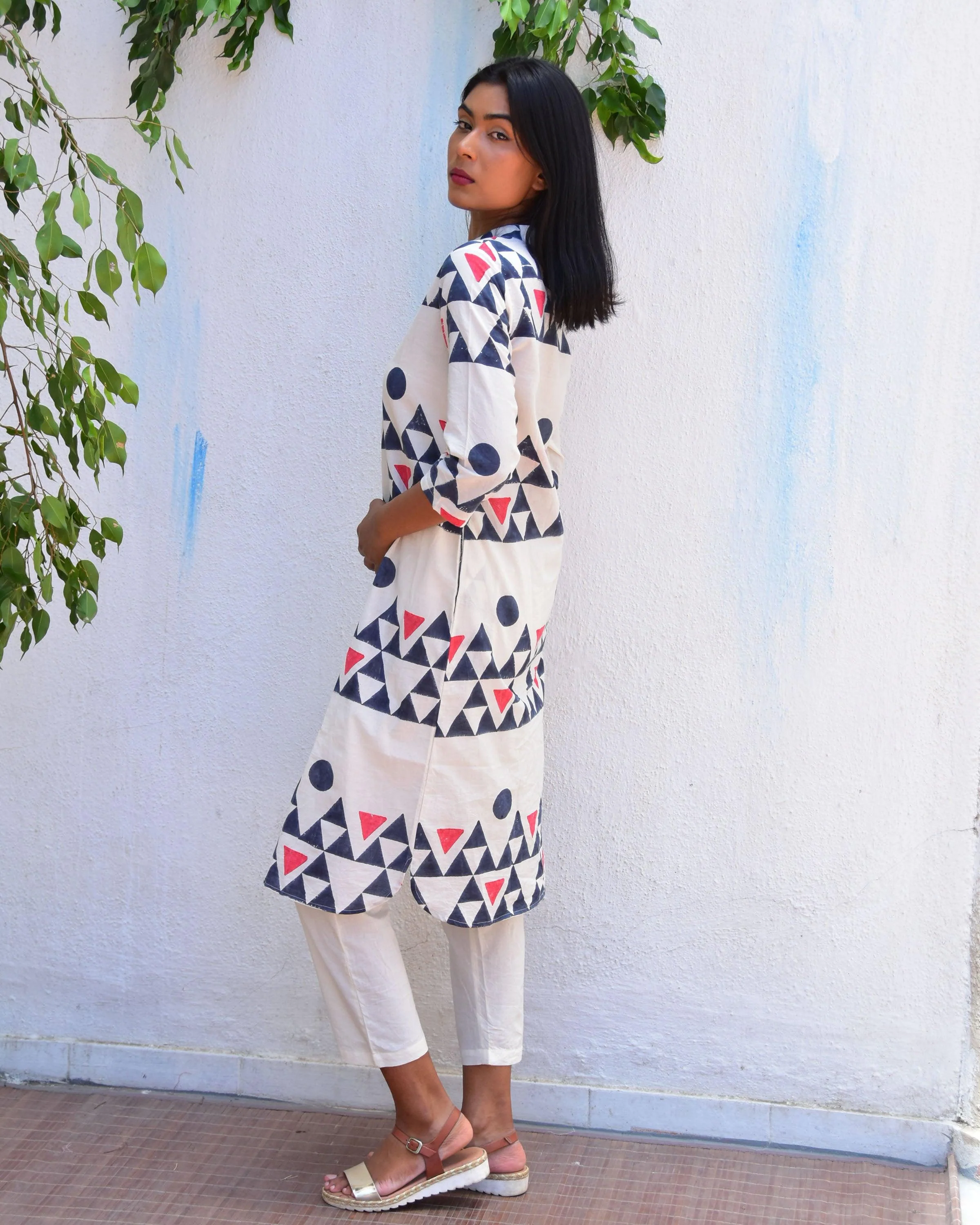 White Handblockprinted Cotton Kurta Set - Vnmn - Image 5