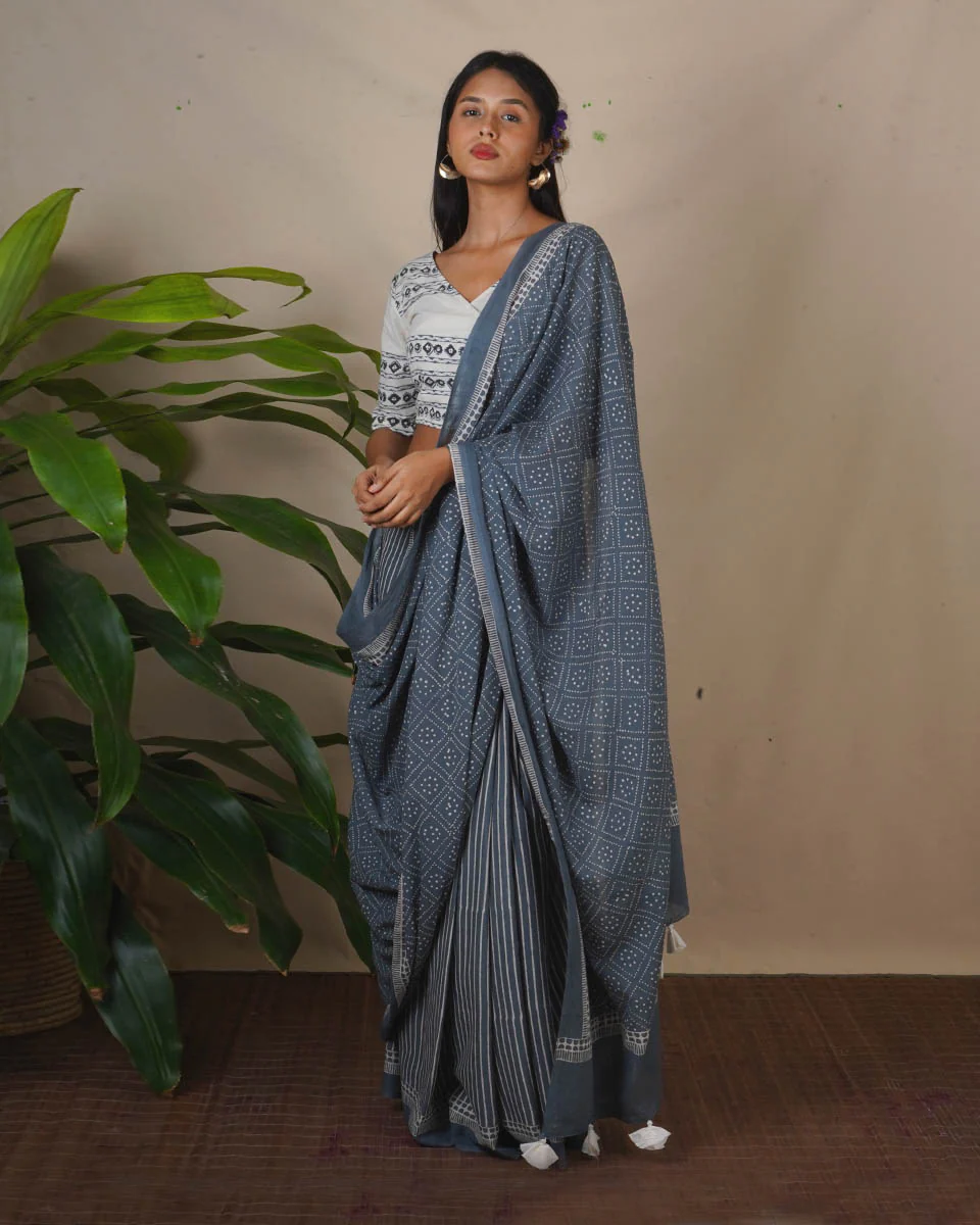 Strom Kiss Grey Printed Saree - BMS - Image 3