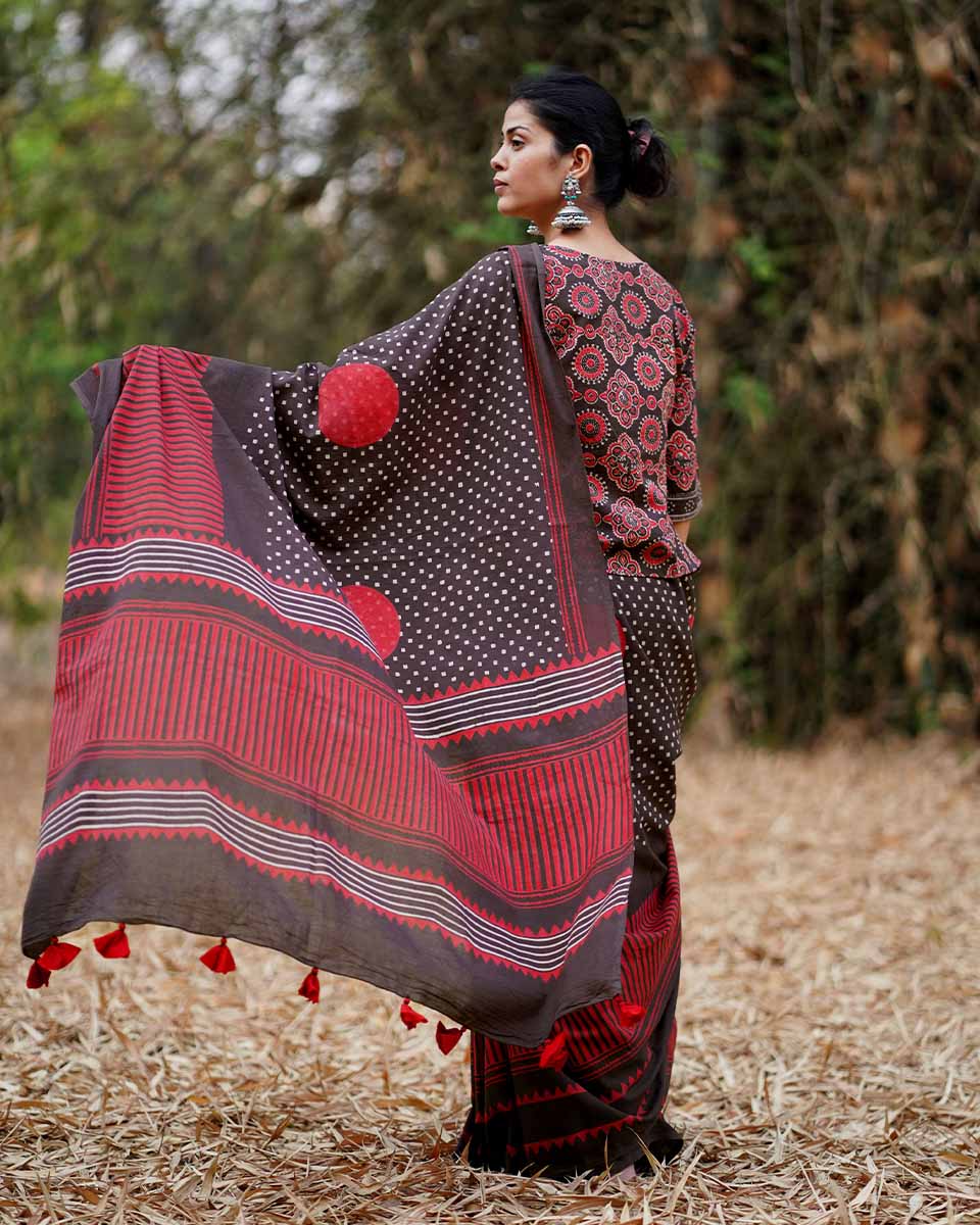 Suraj Ki Baahon Mein Brown Hand Block Printed Cotton Saree - WW - Image 5