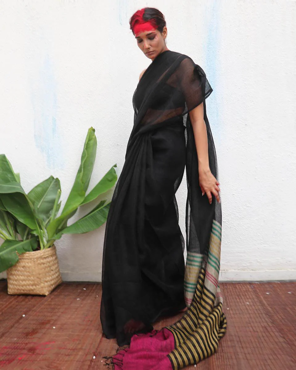 Vajrangi Black Handwoven Linen Saree - Kaali - Image 7