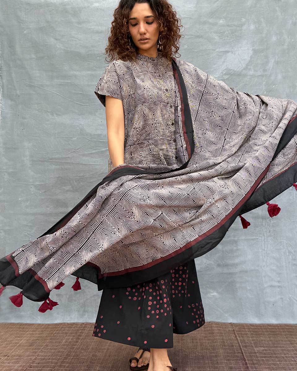 Winterâ€™s Veil Blockprinted Cotton Dupatta - Image 10