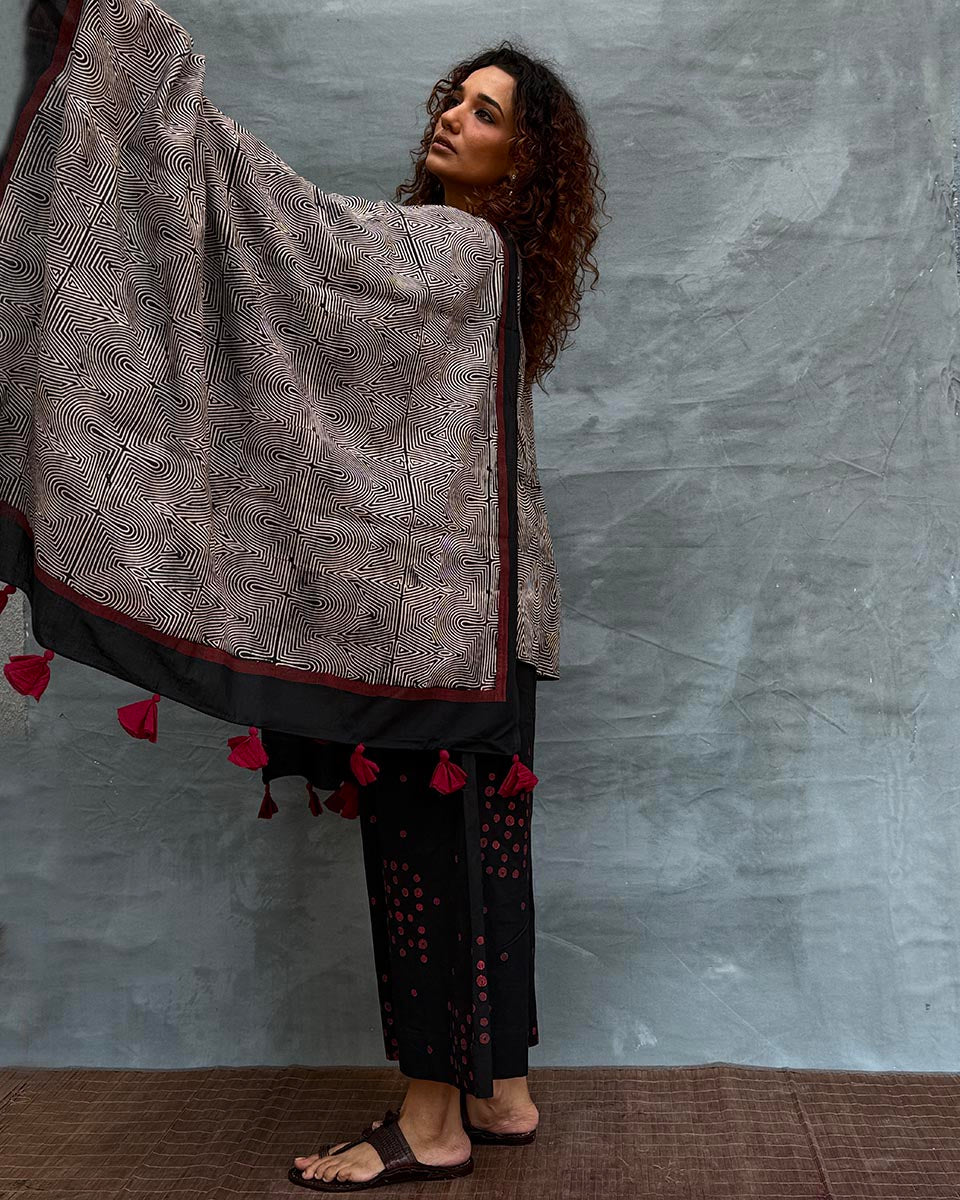 Winterâ€™s Veil Blockprinted Cotton Dupatta - Image 9