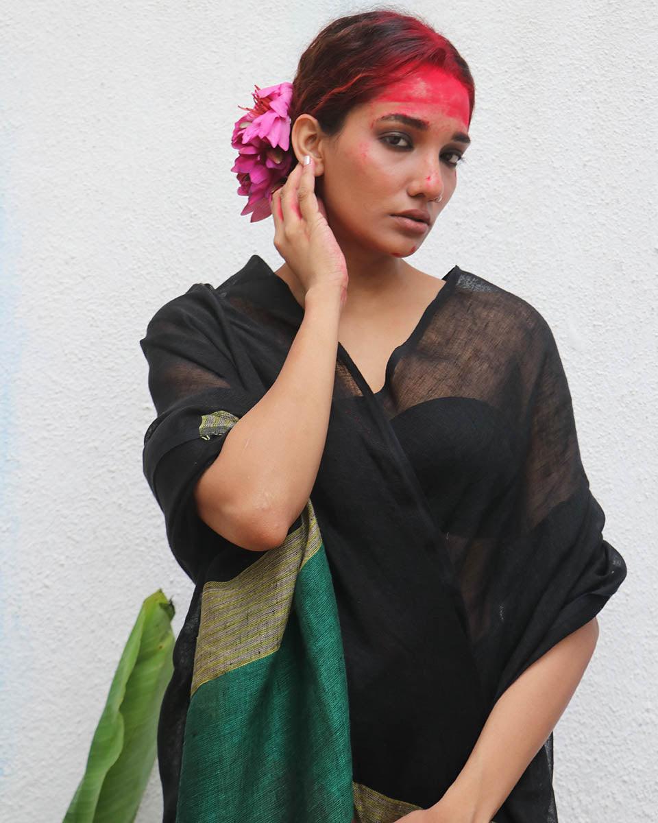 Yogini Black Handwoven Linen Saree - Kaali - Image 5